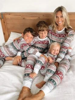 Matching Family Christmas Pajamas Sets Elk Snowflake Casual Comfort Soft Home Christmas Bed Cotton Blend Breathable Gift Crew Neck Long Sleeve T Shirt Tee Pant Fall Winter Gray